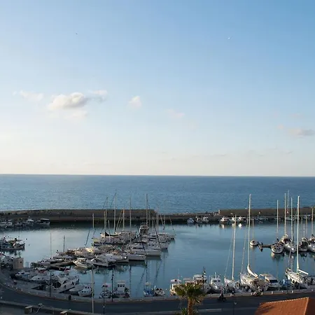 Seafront In Center شقة *